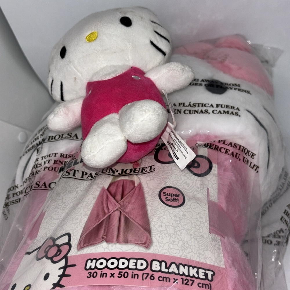 Hello Kitty Kids' Hooded Blanket and Doll Set New - Picture 4 of 8